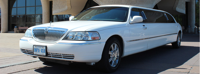Outside of Lincoln Executive 8 Passenger Stretch Limo